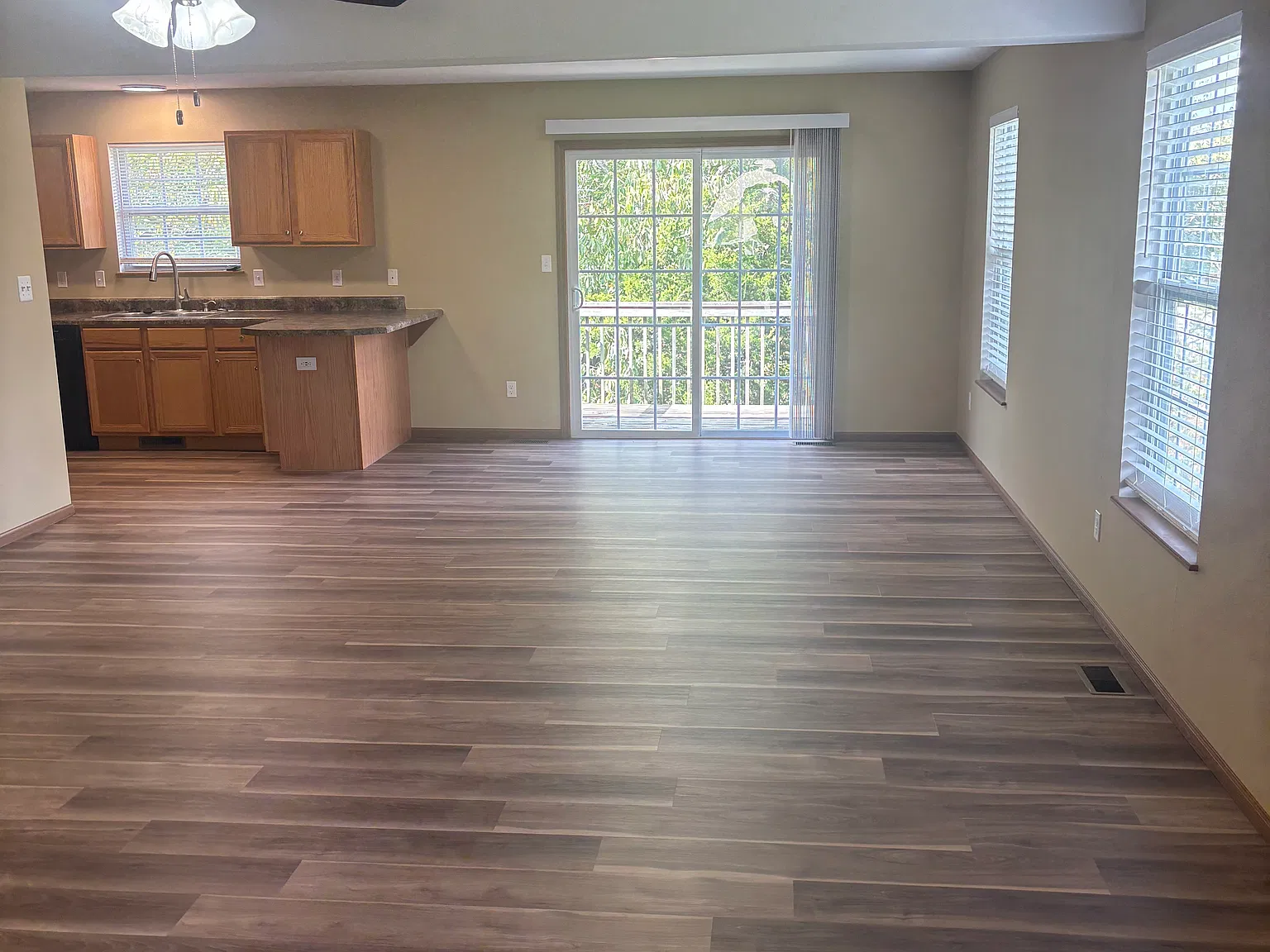 3 bed, 2.5 bath, 1500 sqft, $1,575 — Photo 2