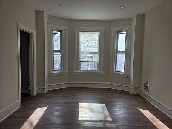 4th image of 416 N Broom St #B