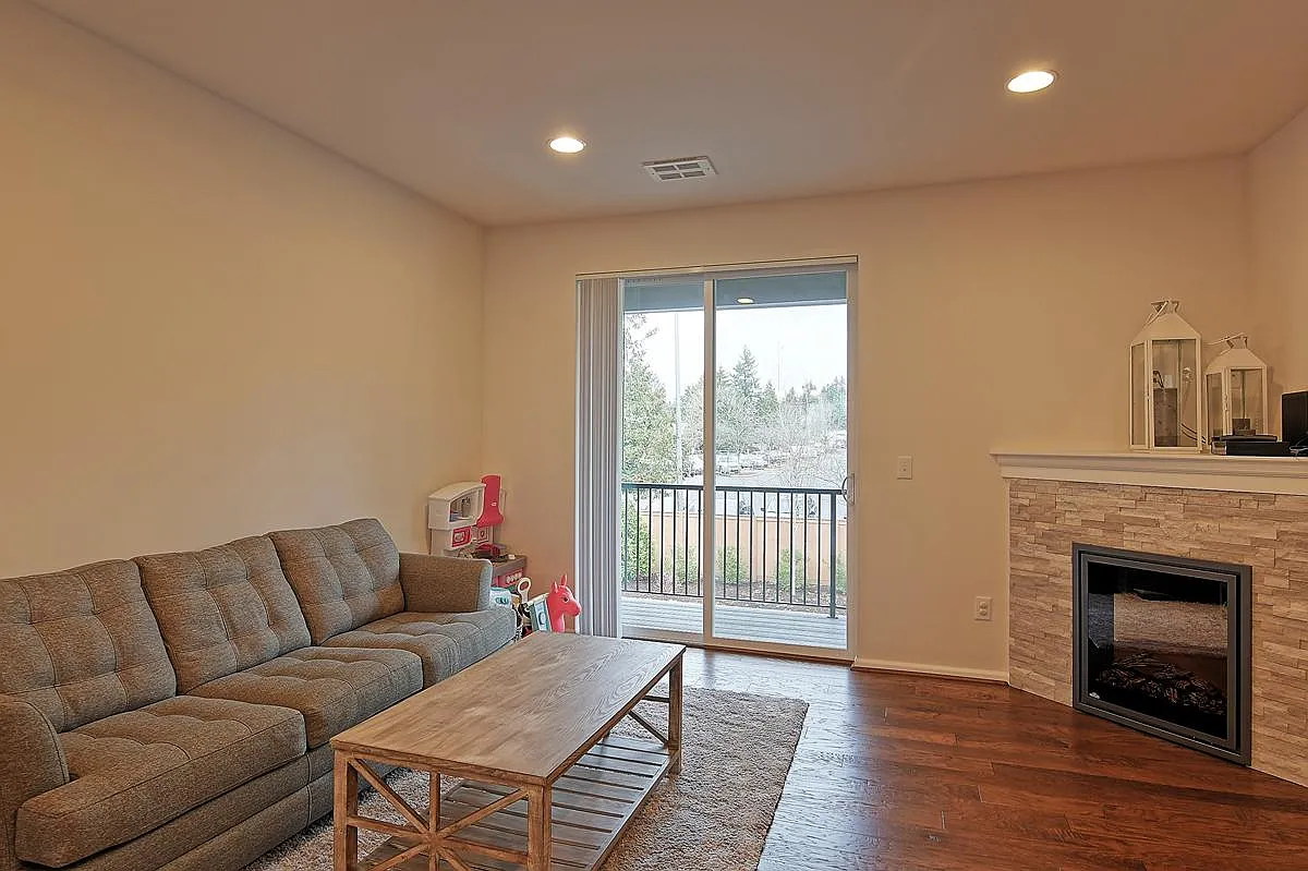3 bed, 1314 sqft, $2,900 — Photo 4