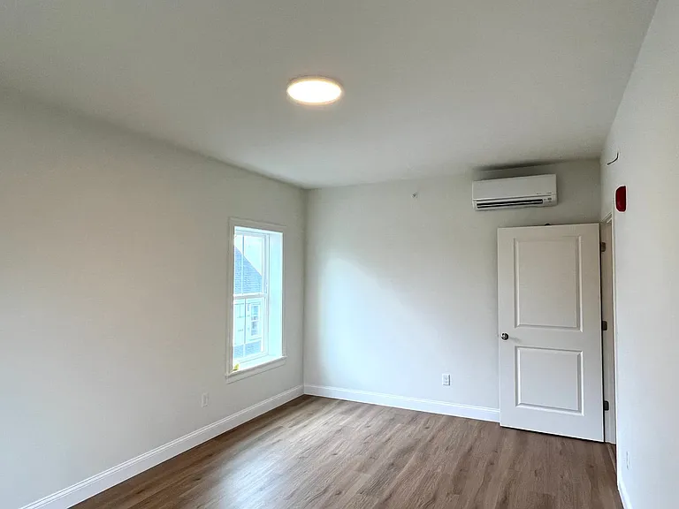 386 Saint John St — Photo 54
