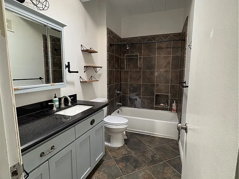 12014 Kling St #11 — Photo 5
