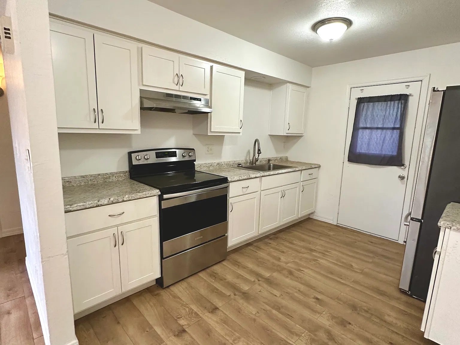 261 W Elgin St — Photo 3