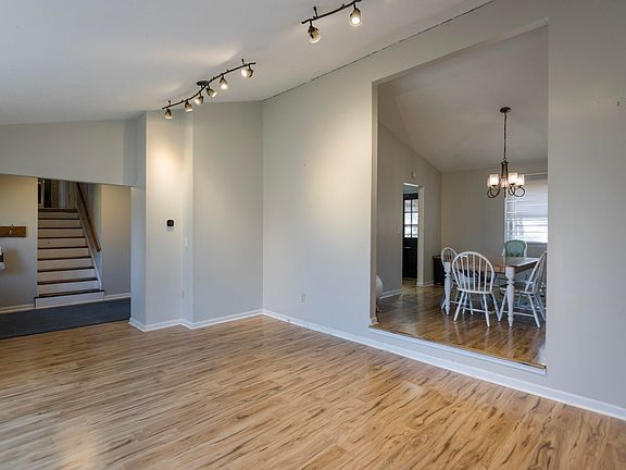 4th image of 12 Link Rd