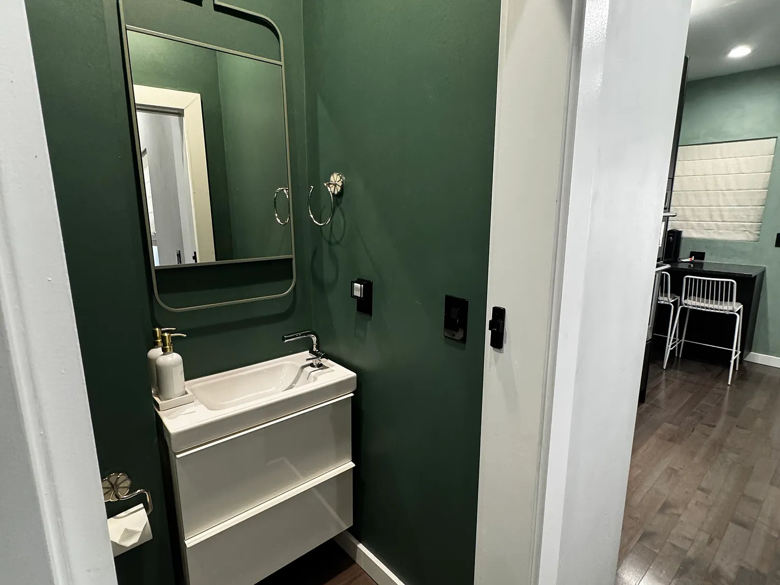 3 bed, 2.5 bath, 1556 sqft, $4,000 — Photo 2
