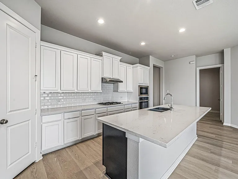 7623 Coral Lake Dr — Photo 16