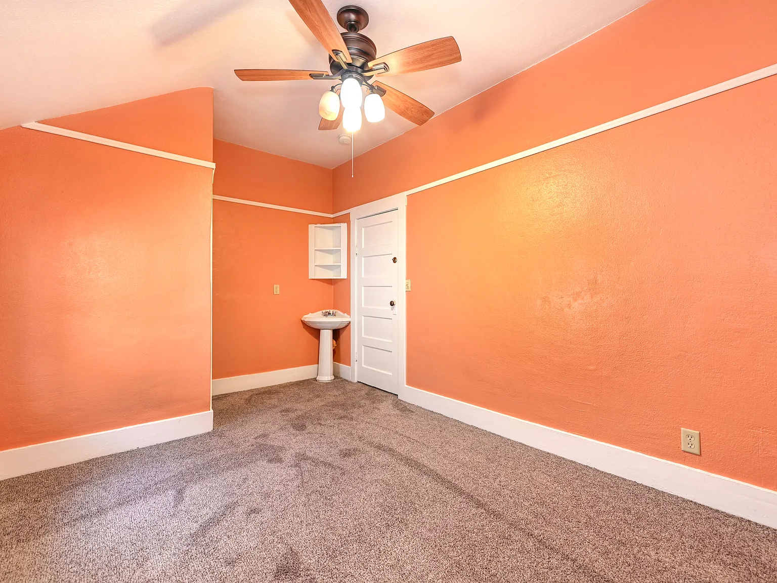 5 bed, $1,250 — Photo 3