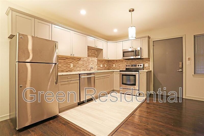 1st image of 4737 Aftonshire Dr APT 2