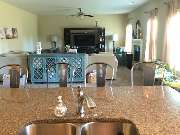 Living room & kitchen 