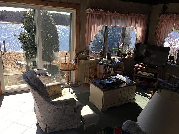 3rd image of 258 Edgewater Dr E
