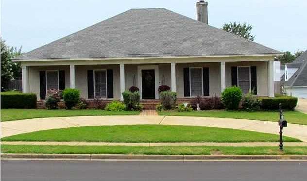 1st image of 107 Lake Forest Dr