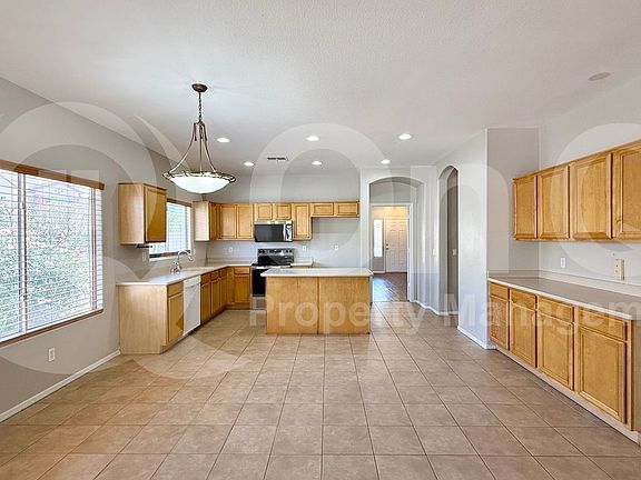 3rd image of 8336 W Pontiac Dr