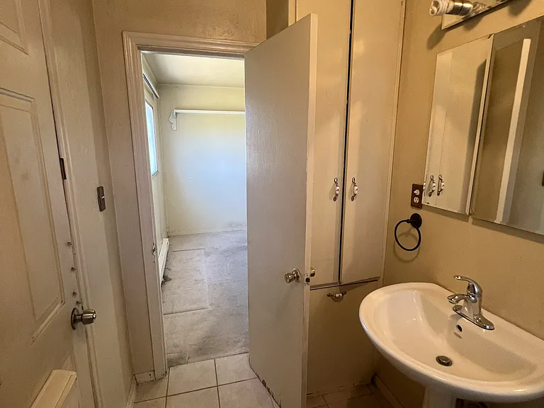 1465 King Ln — Photo 4