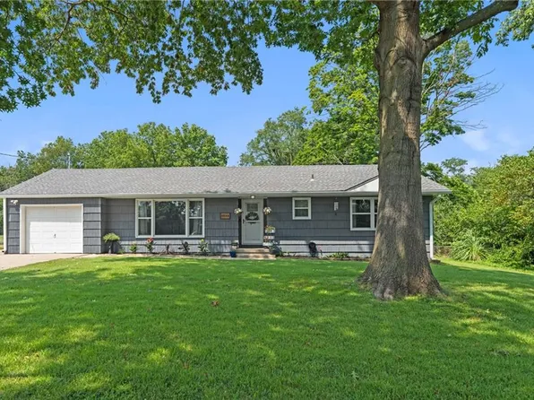 1844 Ottawa St, Leavenworth, KS 66048