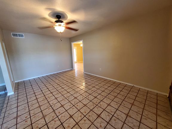4th image of 517 Amur Way