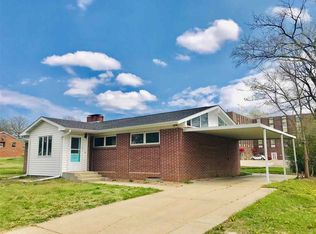 1008 J St, Fairbury, NE 68352