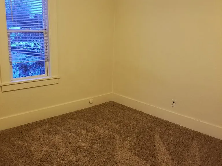 1516 Irvine Ave NW — Photo 7