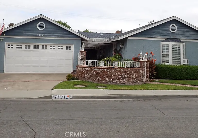 17101 Hague Ln — Photo 1