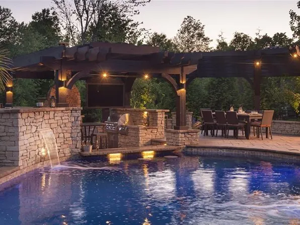 3713 W 140th St, Leawood, KS 66224