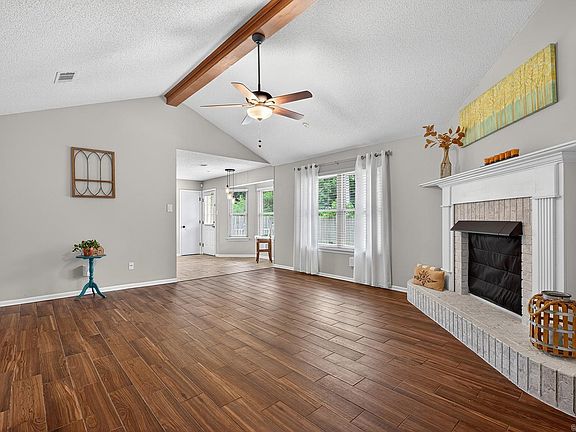 3rd image of 111 Amber Oaks Dr
