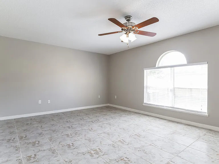2902 Elbib Dr — Photo 2