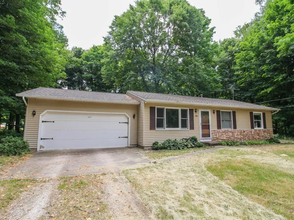 440 W 5th St, Constantine, MI 49042