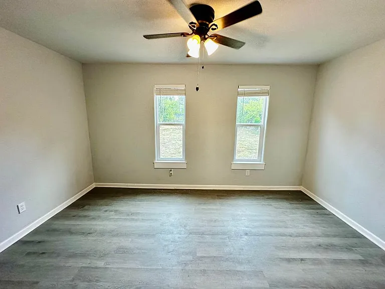 906 Potomac St — Photo 11