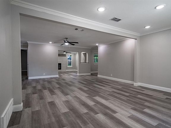 3rd image of 5916 McCart Ave