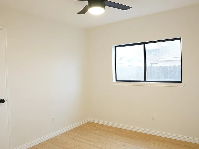 6033 Frontier Ln — Photo 4