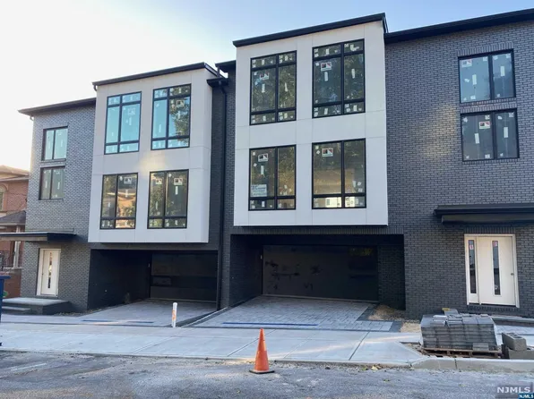 128 E Edsall Blvd #B, Palisades Park, NJ 07650