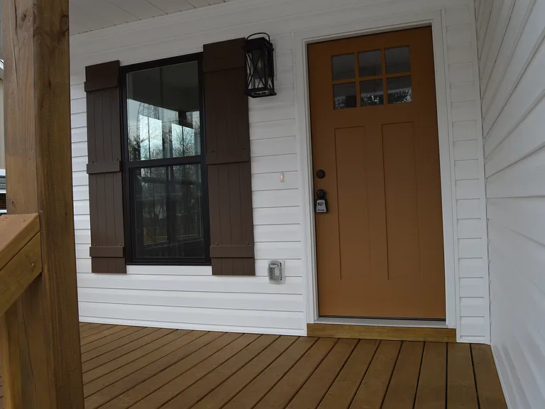 620 W Bell St — Photo 2