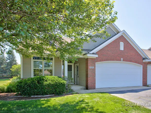 6010 Heritage Meadow Dr, Holland, MI 49423