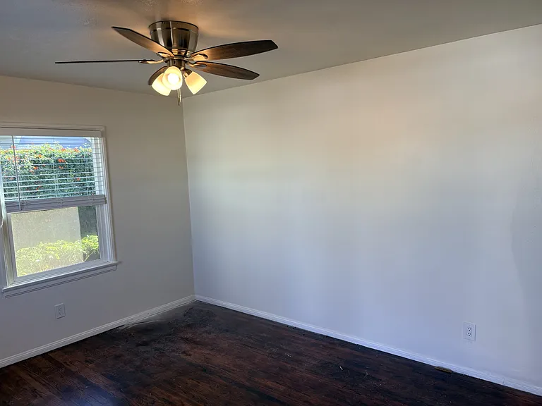 582 McIntosh St — Photo 2