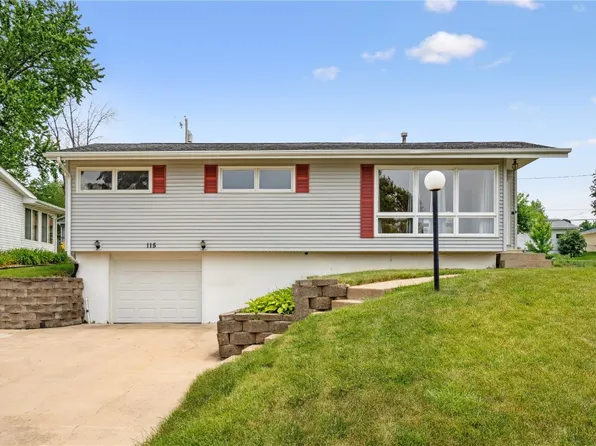 115 Patricia Ln NW, Cedar Rapids, IA 52405