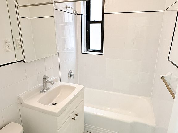 5th image of 3439 Knox Pl APT 3A