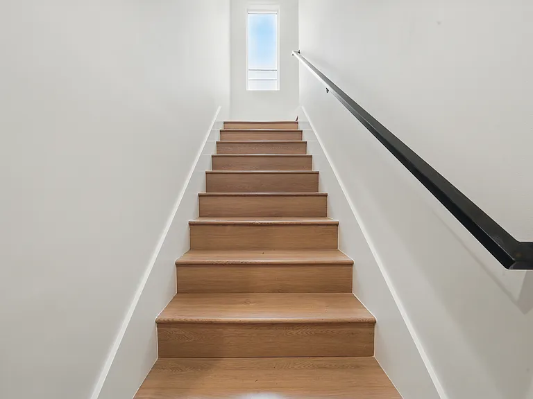 8236 1/2 Blackburn Ave — Photo 37