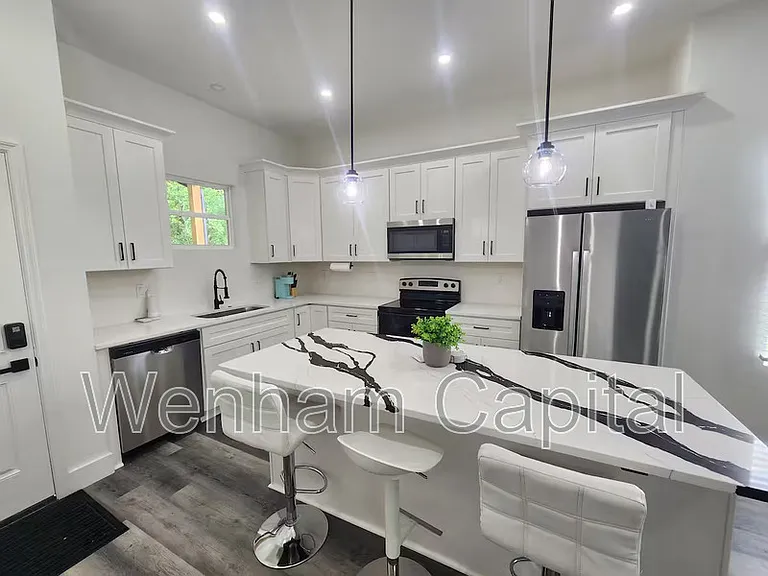 1528 Murphy Ave SW #B — Photo 2