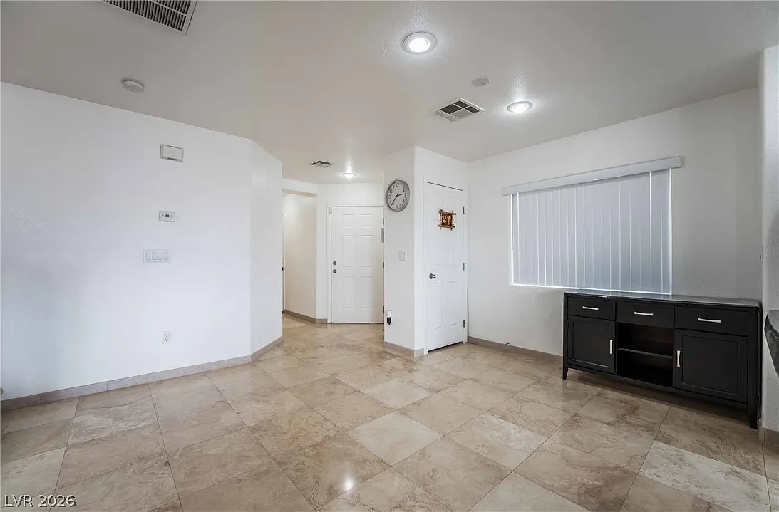 4 bed, 2.5 bath, 1740 sqft, $2,050 — Photo 2