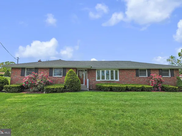 1004 Maple St, Pottsville, PA 17901