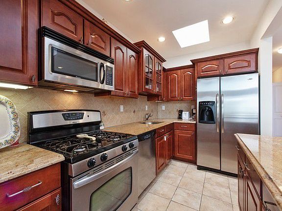 3rd image of 852 Dean Ave APT 2