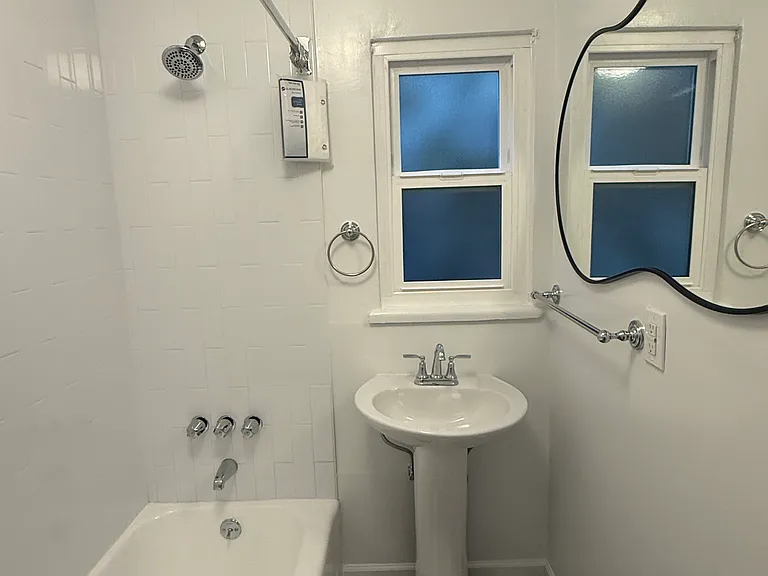 2269 N Beachwood Dr #101 — Photo 19