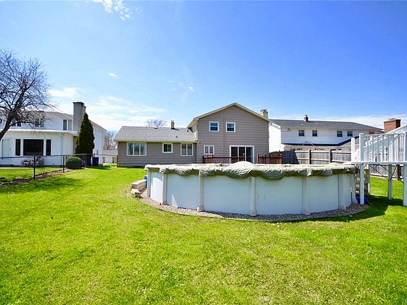 5th image of 139 Sherbrooke Ave