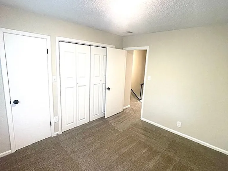 Beautiful Chesney Woods Townhomes — Photo 33
