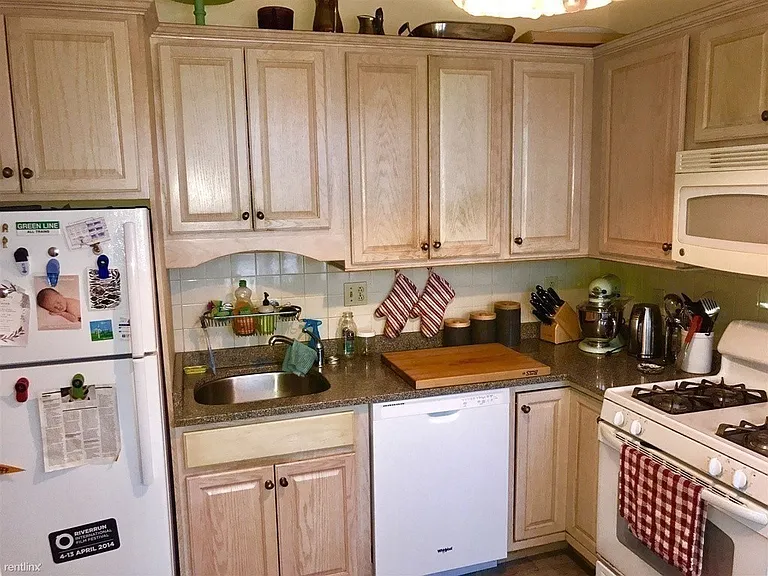155 Strathmore Rd #3 — Photo 15
