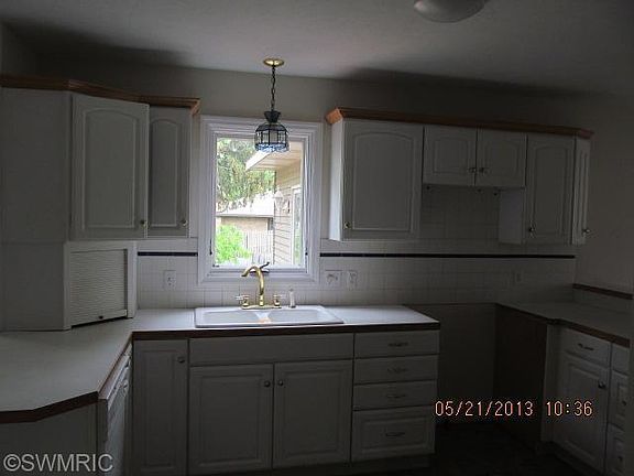 4th image of 5242 Green Pine Ct SE
