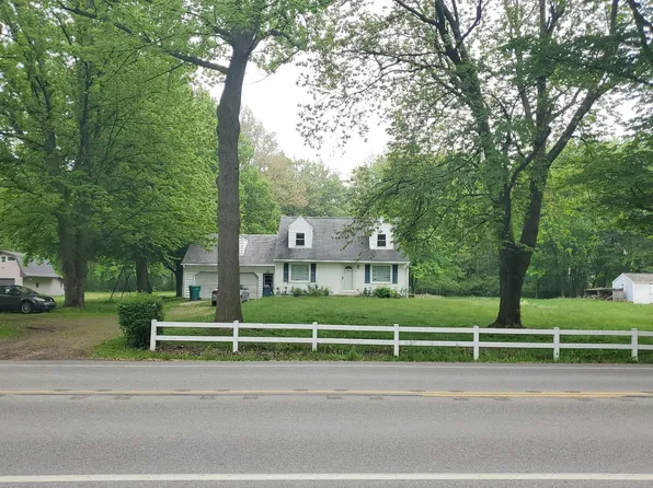 8429 E Lake Rd, Erie, PA 16511