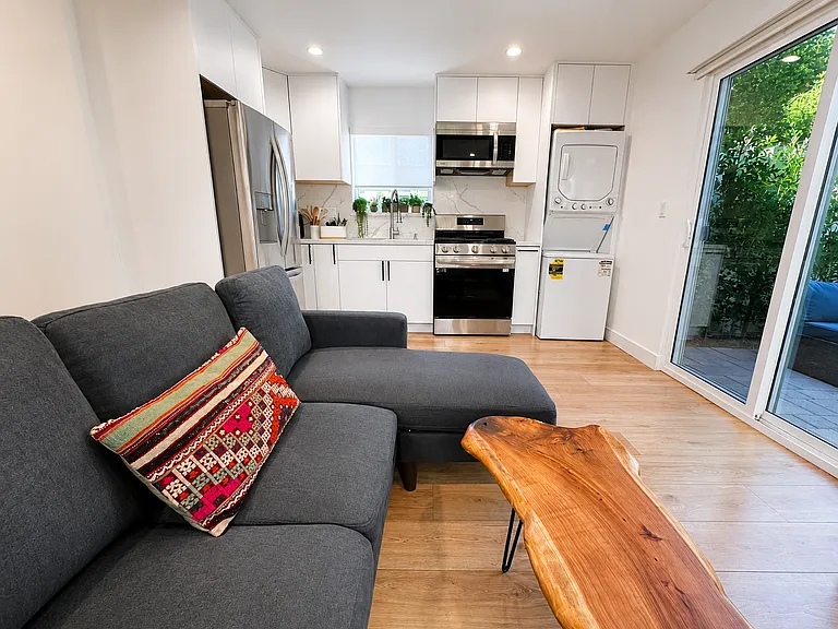 5735 Wilhelmina Ave — Photo 9