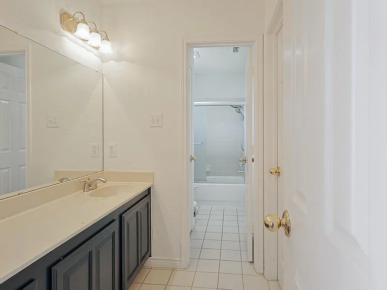 501 Halifax Ln — Photo 28