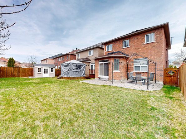 464 Mahogany Ct, Pickering, ON L1X 0A2