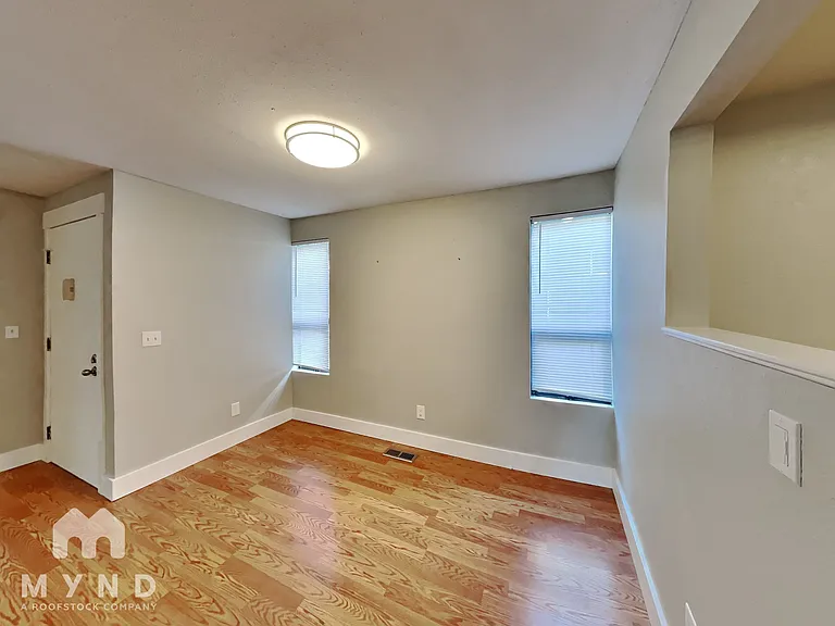 10905 NE 35th Pl #4 — Photo 9
