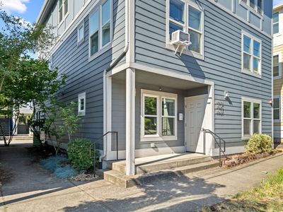 11923 SE Ash St #16, Portland, OR, 97216